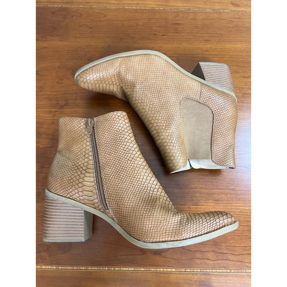 Kiki Tan Faux Snakeskin‎ Ankle Boots Block Heel Pointed Toe Booties Size 9M